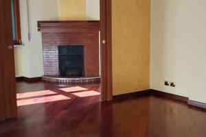 Appartamento con parquet di legno