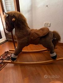 Cavallo a dondolo