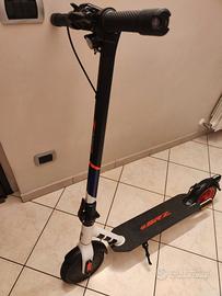 Monopattino elettrico Aprilia eSRZ in garanzia