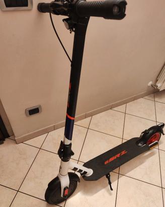 Monopattino elettrico Aprilia eSRZ in garanzia