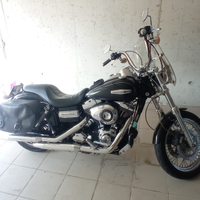 Harley Davidson dyna super glad custom 2010