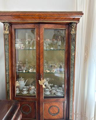 Vetrina stile Impero fine 800