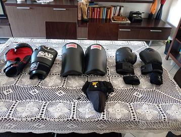 Guantoni e protezioni kik boxing full contact