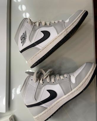 Nike Jordan Mid