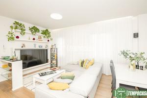 QUADRILOCALE RISTRUTTURATO CON DOPPI SERVIZI IN CE