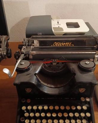 Macchina scrivere. Olivetti