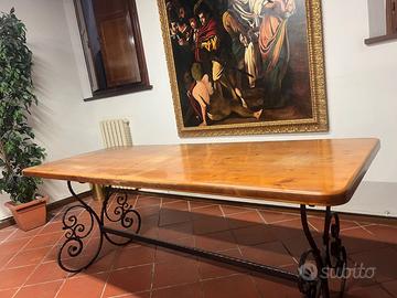 Tavolo in legno e ferro battuto