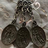 RARO TRITTICO LE TRE GRAZI in PELTRO