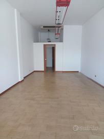 Negozio a Paese (TV) - Via della Resistenza