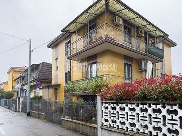 3 LOCALI IN CONTESTO BIFAMILIARE CON BOX