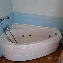 Vasca idromassaggio angolare