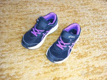 Scarpe Asics n. 33