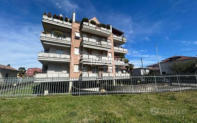 TRILOCALE CON BOX A BEATA GIULIANA !