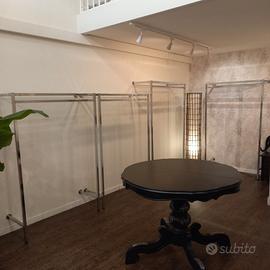 Arredamento completo per negozio di abbigliamento