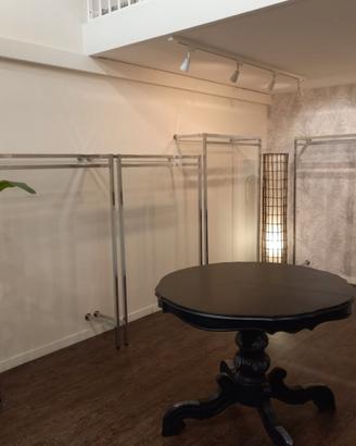 Arredamento completo per negozio di abbigliamento