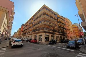 Luminoso trivano in Via Molise