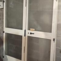 porte di alluminio con vetri antisfondamento