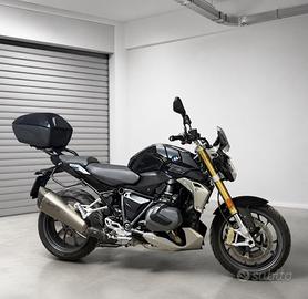 BMW R 1250 R Triple Black 2024 – Akrapovič – garan
