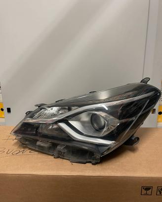 Faro anteriore sx TOYOTA YARIS 2018 811700DJ90