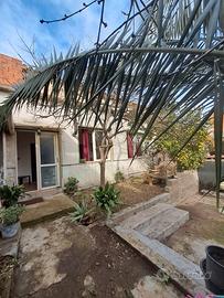 Casa campidanese 300mq con terrazza da ristruttura