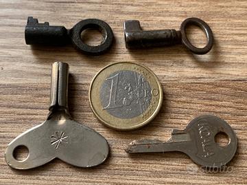 4 VECCHIE PICCOLE CHIAVI LUCCHETTO VINTAGE