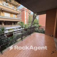 TRILOCALE CON TERRAZZO E POSTO AUTO