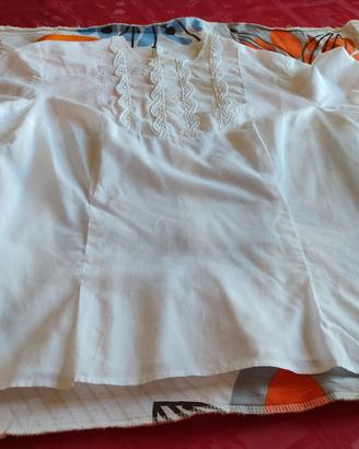 Blusa bianca vintage con ricami