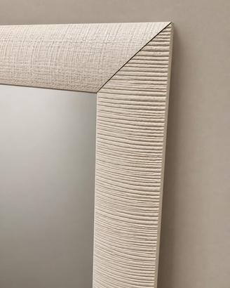 Specchio da terra elegante con cornice