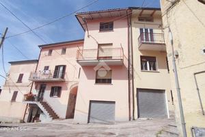 CASA SEMINDIPENDENTE A GUALDO TADINO