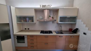 cucina 3mt larghezza con elettrodomestici 