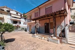 3 LOCALI A OLEVANO ROMANO