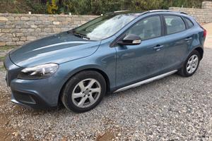 VOLVO V40 Cross Country