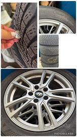 Cerchi lega Hyundai con termiche 215/55R17