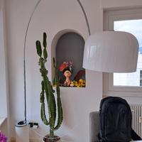 Lampada da terra ad arco con posacenere di Luigi M