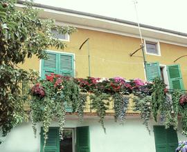 Abitazione con cortile e rustici a castelspina