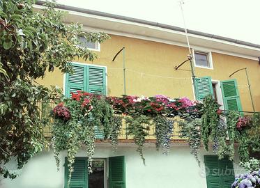 Abitazione con cortile e rustici a castelspina