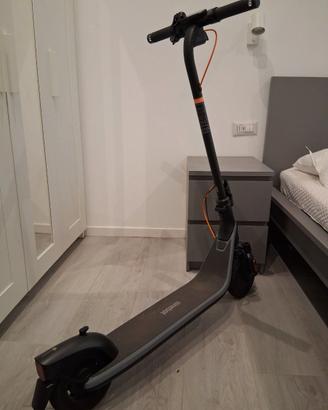 Monopattino elettrico Ninebot E2 Plus II