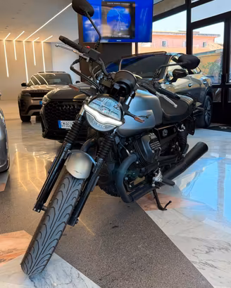 Moto Guzzi V7 exclusive 2023