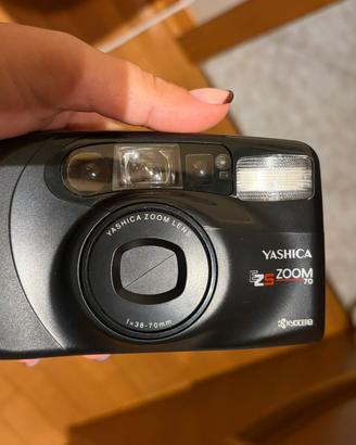 Fotocamera analogica vintage yashica