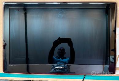 TV Samsung 32" LCD con Decoder e Mensola