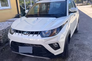 Mahindra kuv 100 NXT K6+