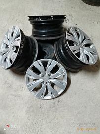cerchi da 15" in ferro per Peugeot 208 con coprice