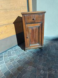 Comodino vecchio