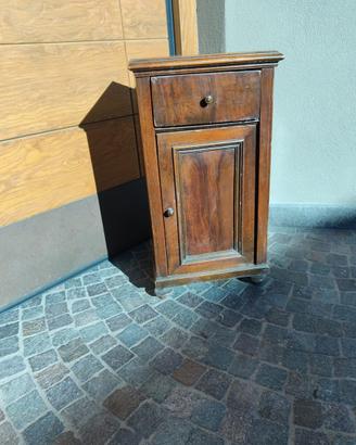 Comodino vecchio