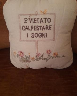 cuscino 'non calpestare i sogni'