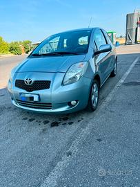 Toyota yaris automatico neopatentati