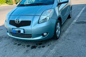 Toyota yaris automatico neopatentati