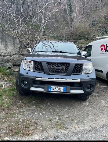 Vendesi Nissan Pathfinder anno 2005 diesel 2,5 dci