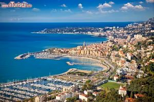 Attività / Licenza di 2100 m² con più di 5 locali 