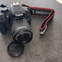 Canon EOS 700D con obiettivo EF-S 18-55 mm IS STM